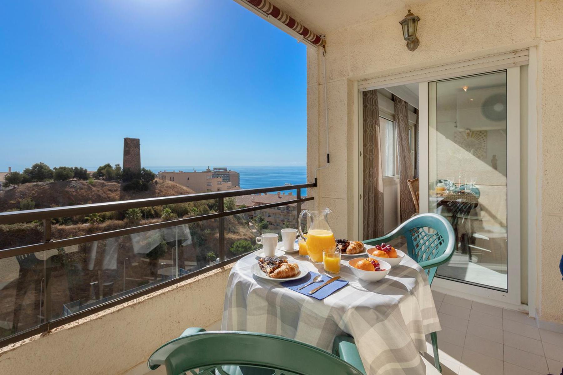 Beach And Pool Holidays At The Grand Coloso Benalmadena Luaran gambar