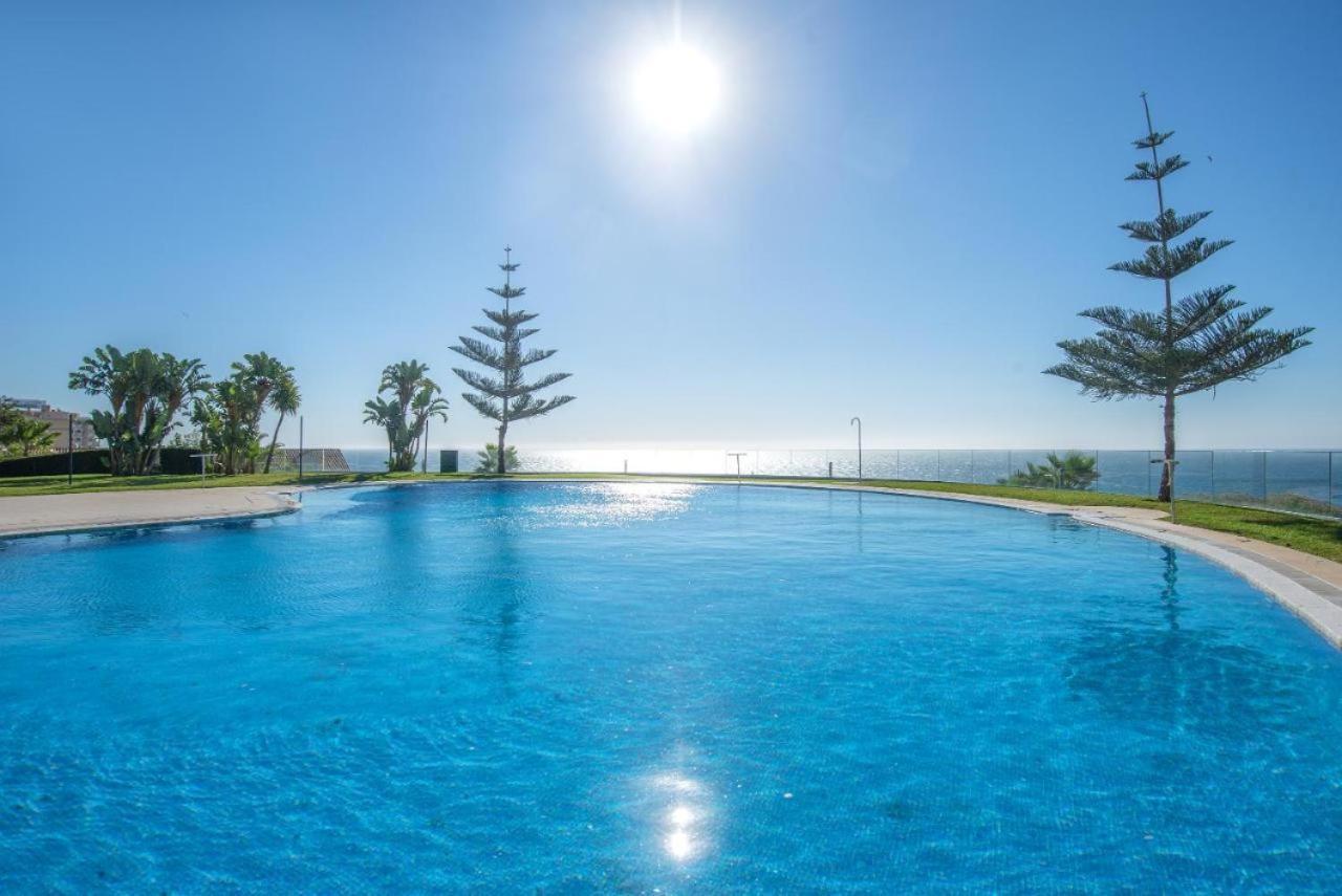 Beach And Pool Holidays At The Grand Coloso Benalmadena Luaran gambar
