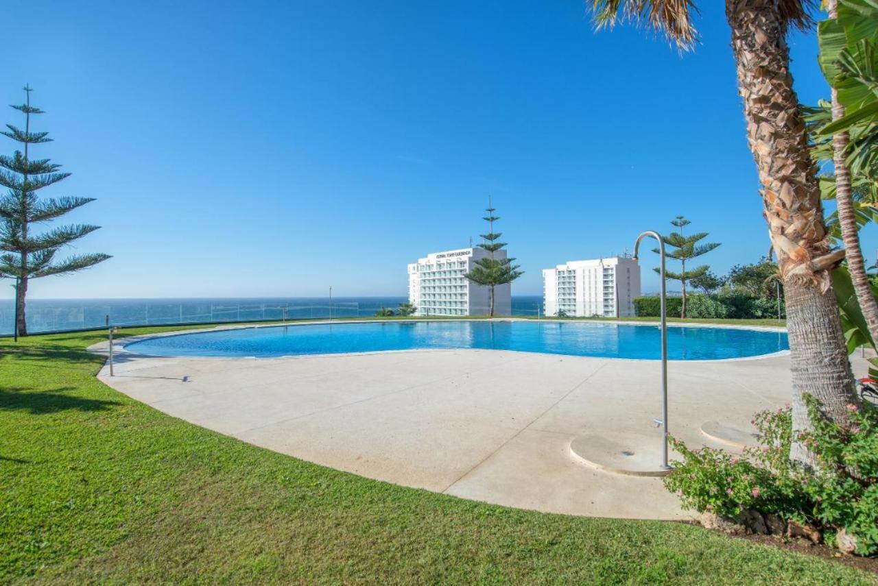 Beach And Pool Holidays At The Grand Coloso Benalmadena Luaran gambar