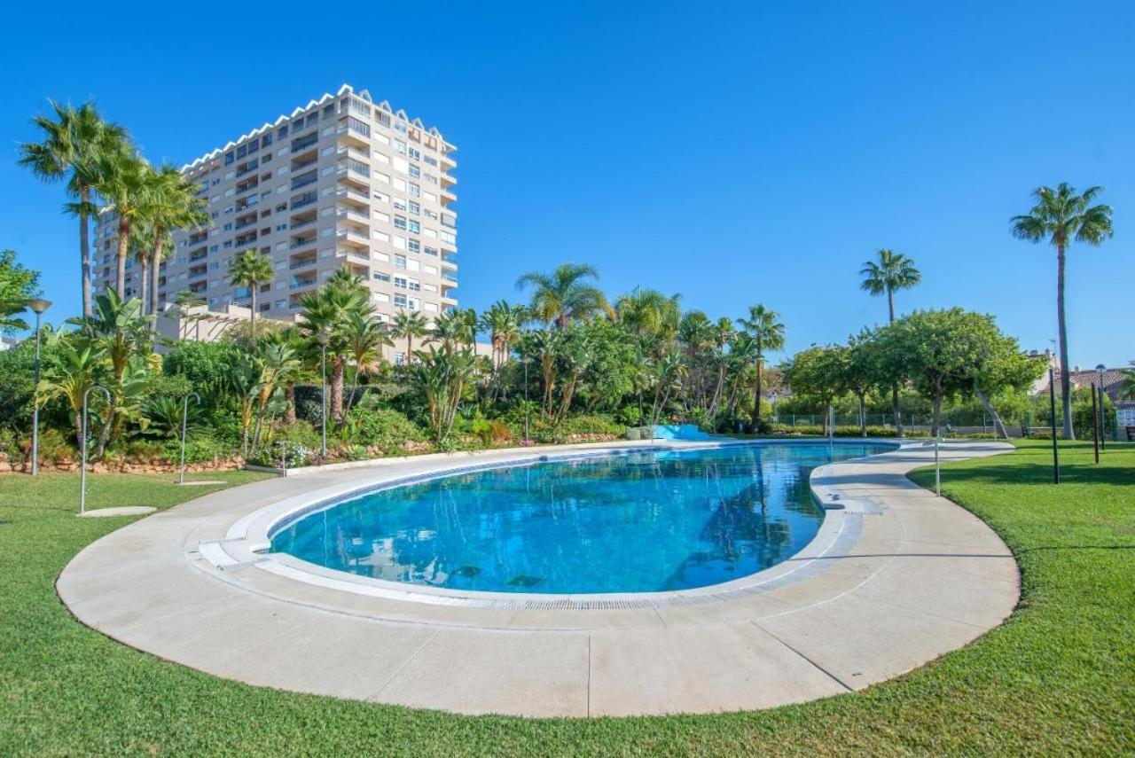 Beach And Pool Holidays At The Grand Coloso Benalmadena Luaran gambar