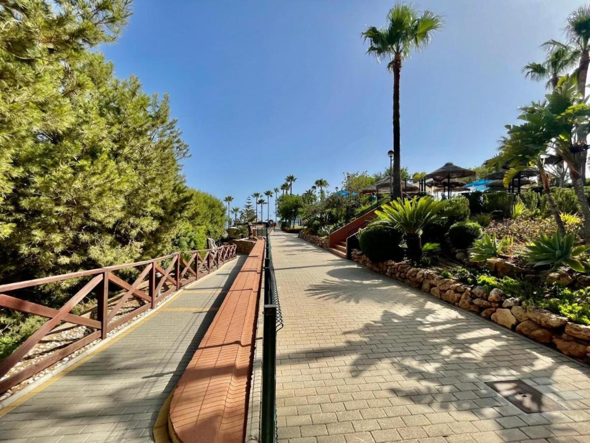 Beach And Pool Holidays At The Grand Coloso Benalmadena Luaran gambar
